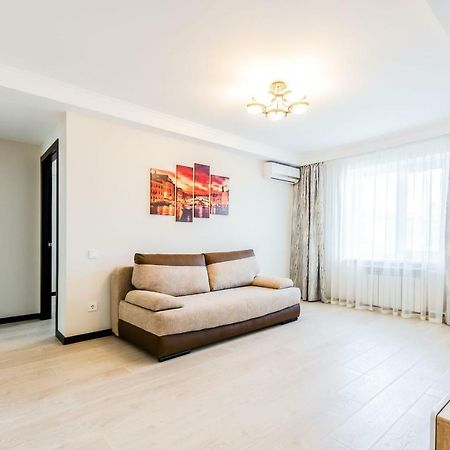 Artal Apartment On Obolonsky Avenue 16A Kiev Exterior foto