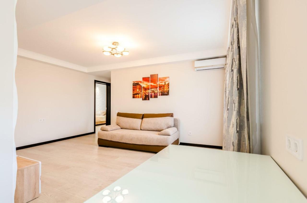 Artal Apartment On Obolonsky Avenue 16A Kiev Exterior foto